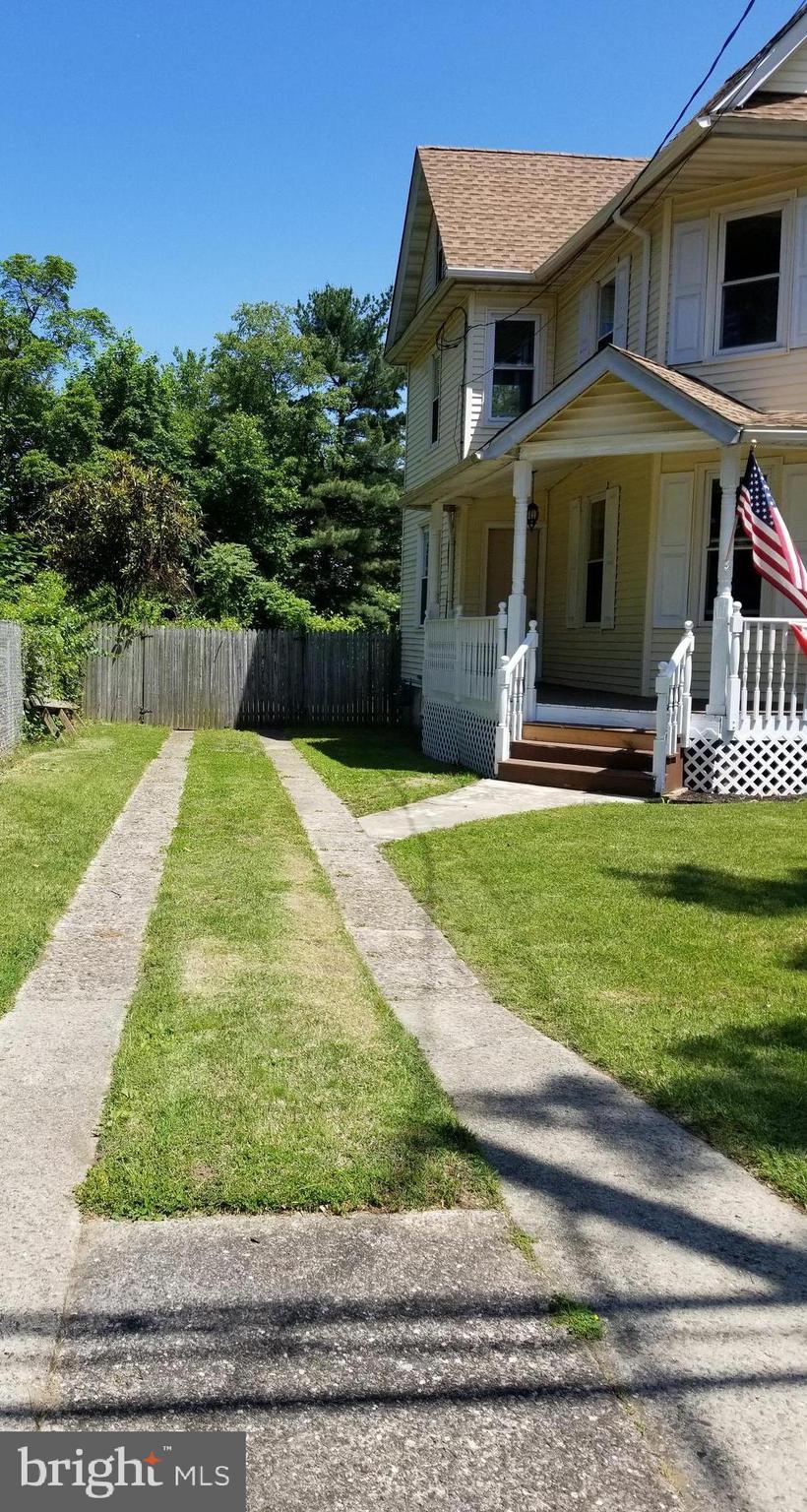100 Main Street Bridgeport, NJ 08014 - Photo 4 of 24 Drive way