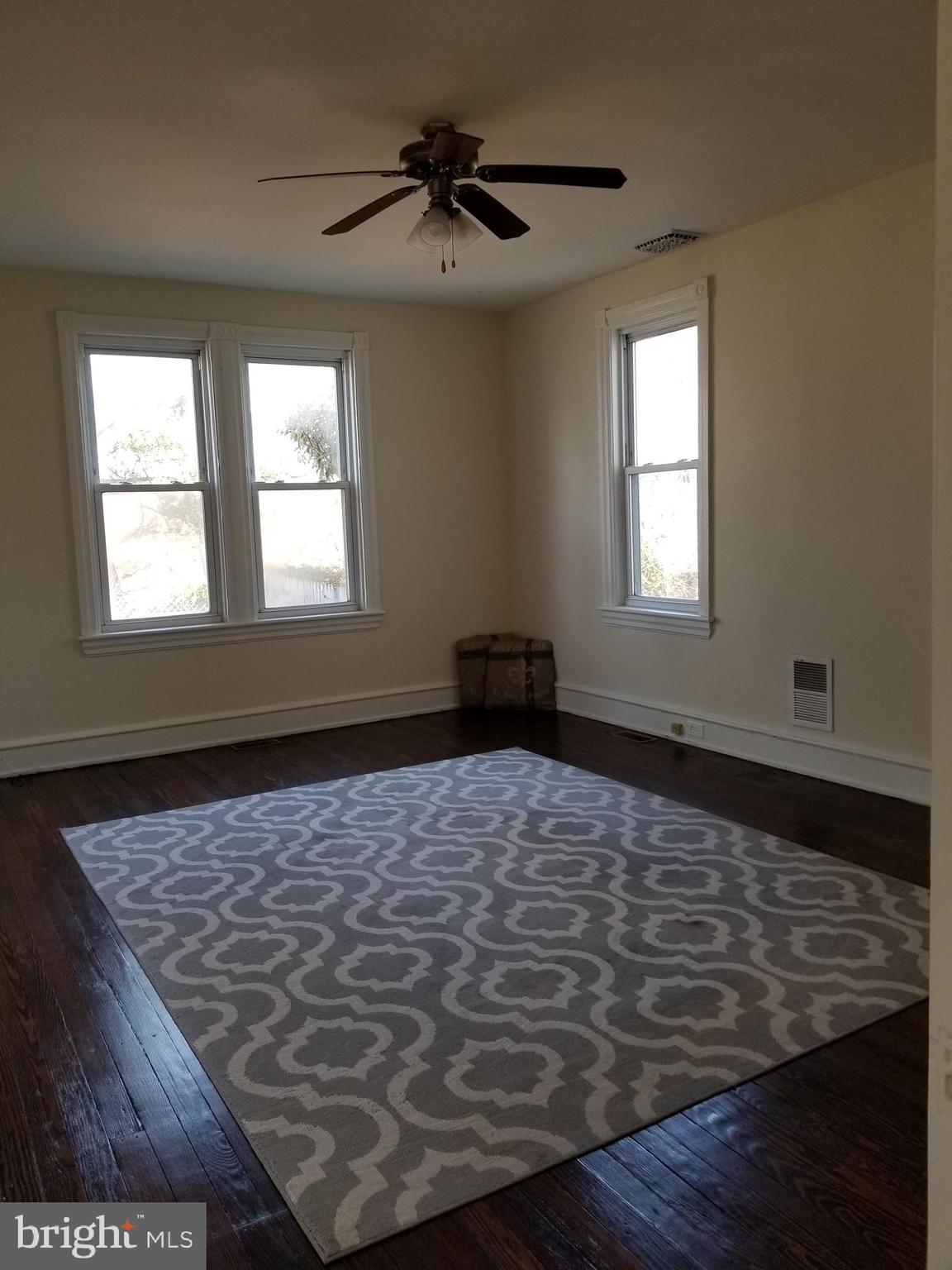 100 Main Street Bridgeport, NJ 08014 - Photo 8 of 24 Family Room