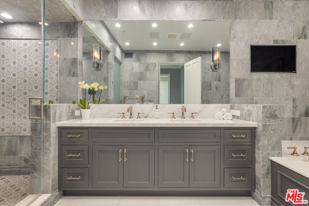 11500 San Vicente Boulevard, Unit 522 Los Angeles, CA 90049 - Photo 14 of 24