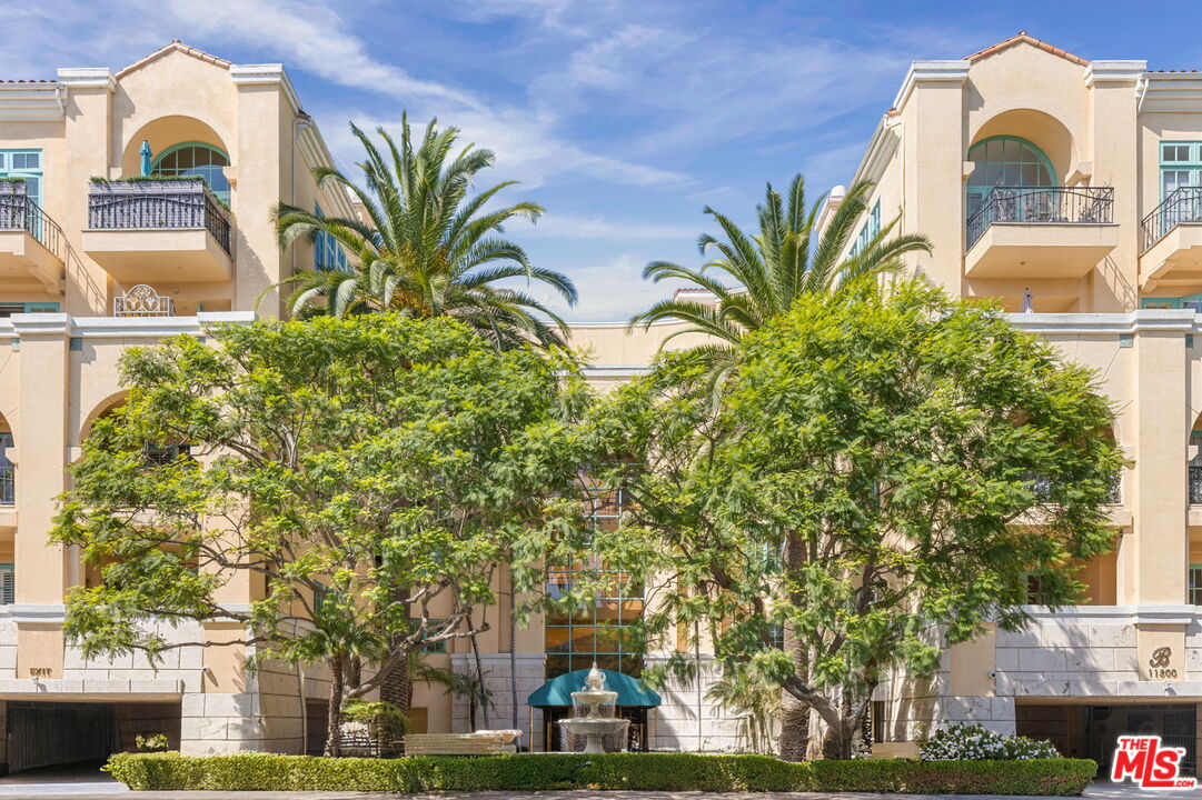 11500 San Vicente Boulevard, Unit 522 Los Angeles, CA 90049 - Photo 2 of 24