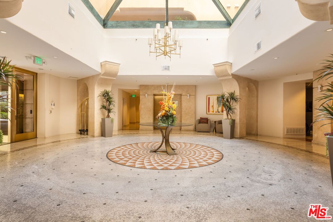 11500 San Vicente Boulevard, Unit 522 Los Angeles, CA 90049 - Photo 22 of 24