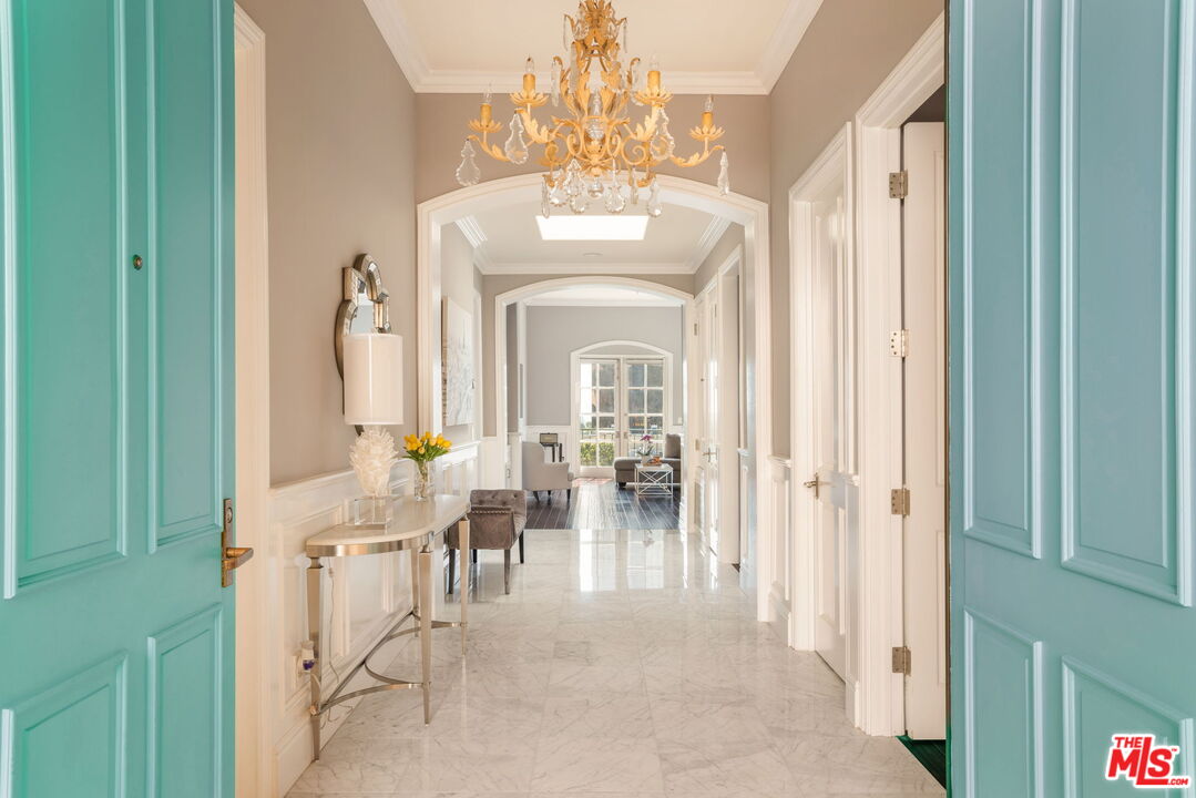 11500 San Vicente Boulevard, Unit 522 Los Angeles, CA 90049 - Photo 3 of 24