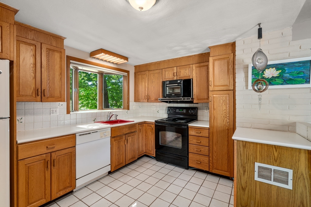 11 Ruth Drive Framingham, MA 01701 - Photo 12 of 37