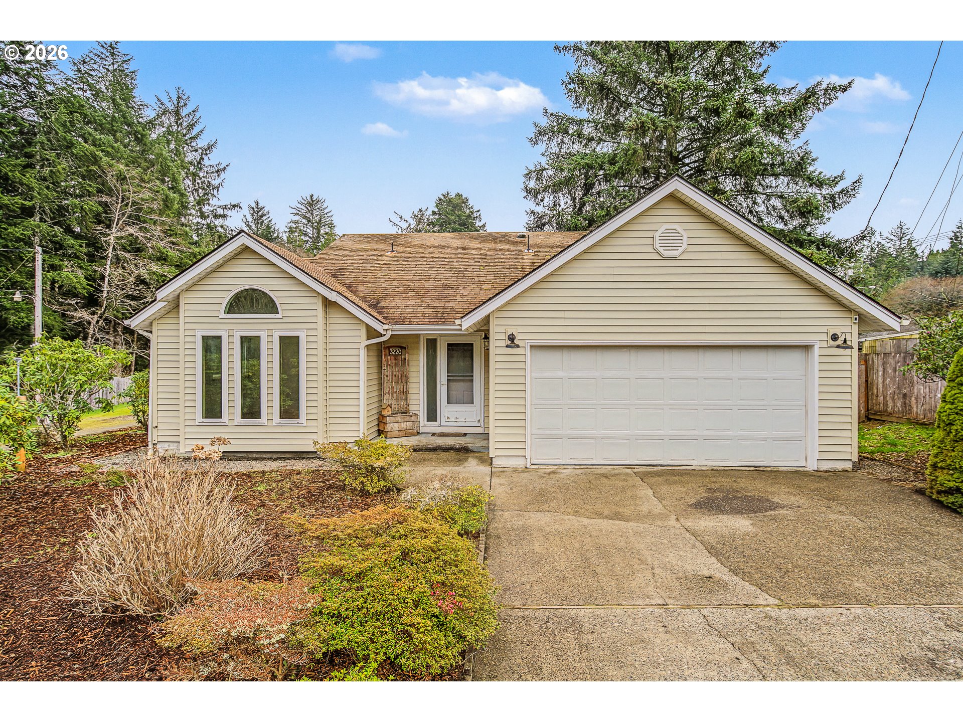 3220 31st Street Florence, OR 97439 - Photo 2 of 41