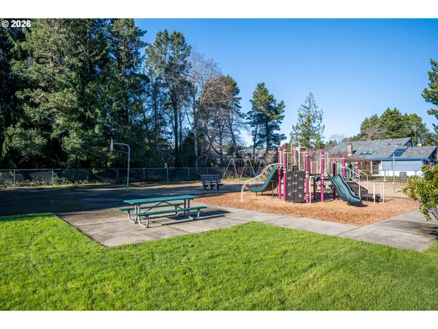 $565,000 | 3220 31st Street, Florence, OR 97439
