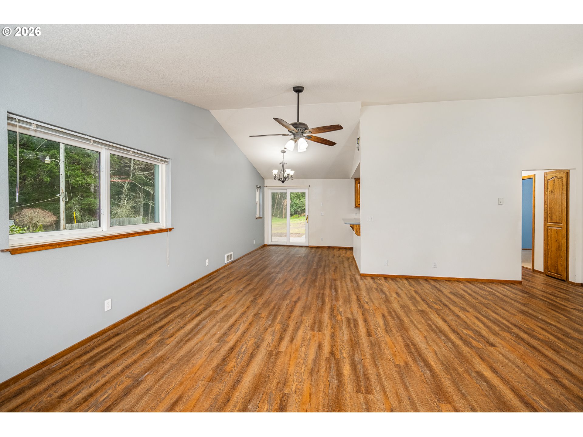 3220 31st Street Florence, OR 97439 - Photo 7 of 41