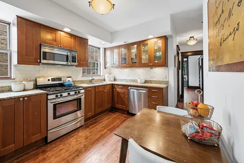 $695,000 | 3855 North Greenview Avenue, Unit 2A, Chicago, IL 60613