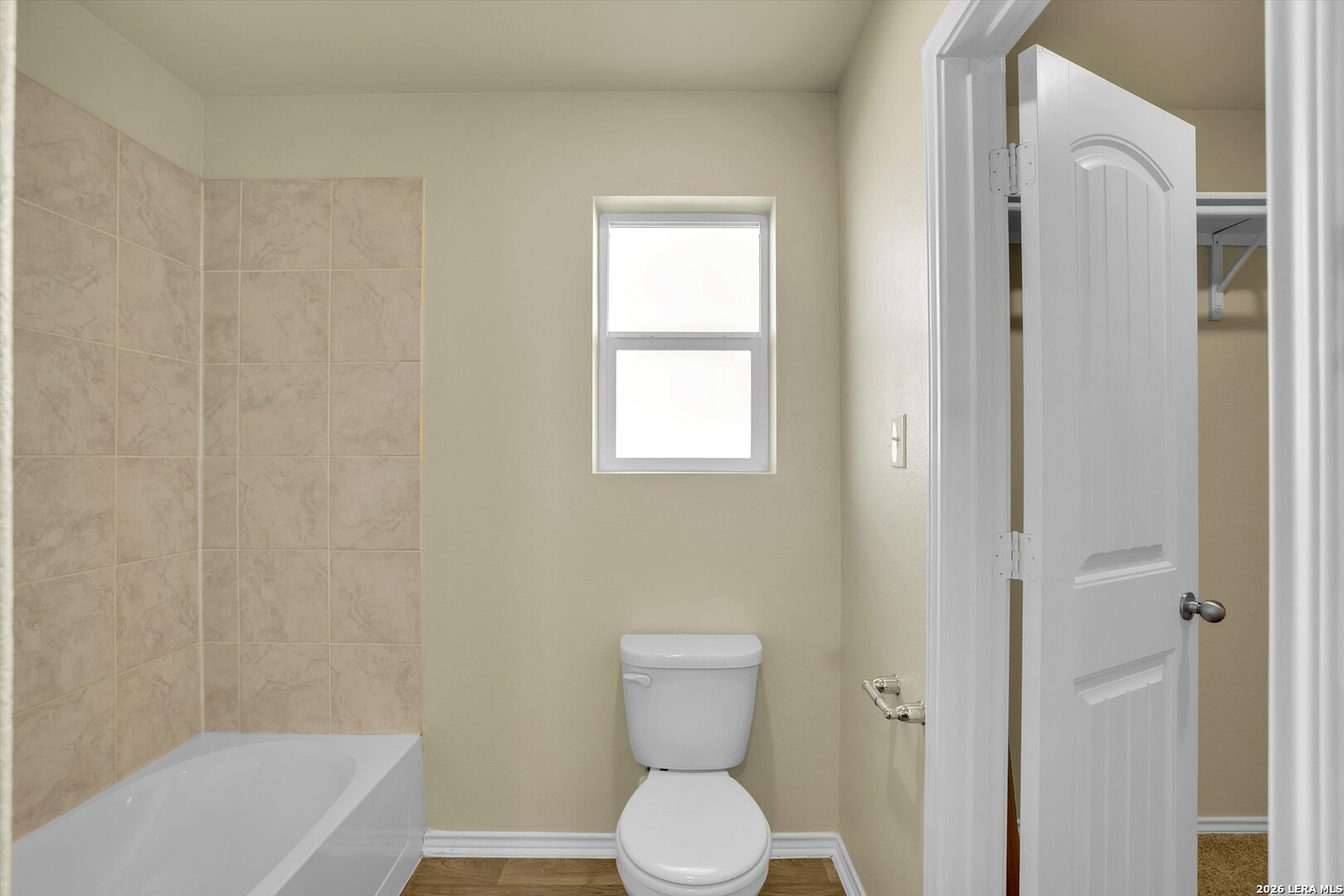 7639 Hercules Point San Antonio, TX 78252 - Photo 17 of 28 a bathroom with a toilet and a bathtub