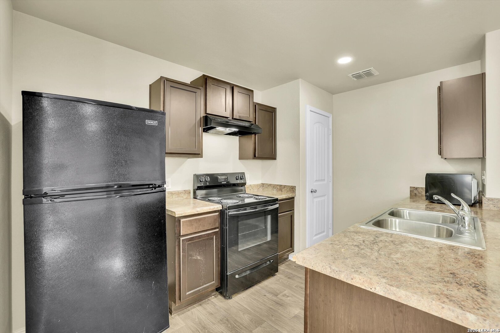 7639 Hercules Point San Antonio, TX 78252 - Photo 8 of 28 a kitchen with stainless steel appliances granite countertop a refrigerator a stove and a sink