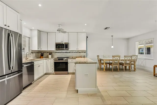 $685,000 | 1900 Benjamin Franklin Drive, Unit V12, Sarasota, FL 34236