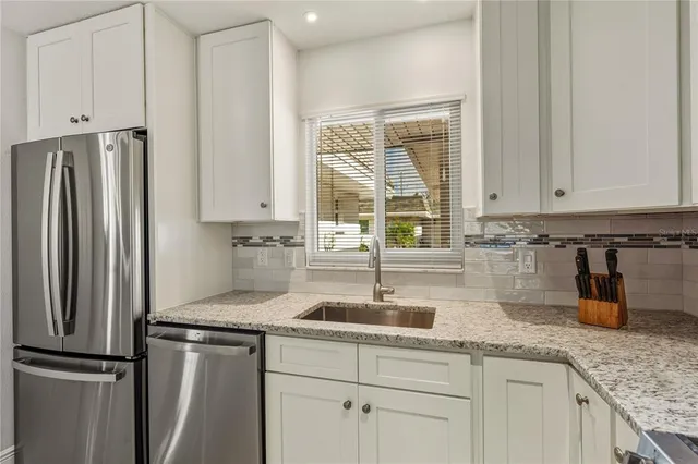 $685,000 | 1900 Benjamin Franklin Drive, Unit V12, Sarasota, FL 34236