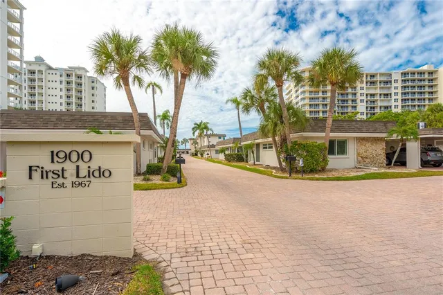 $685,000 | 1900 Benjamin Franklin Drive, Unit V12, Sarasota, FL 34236