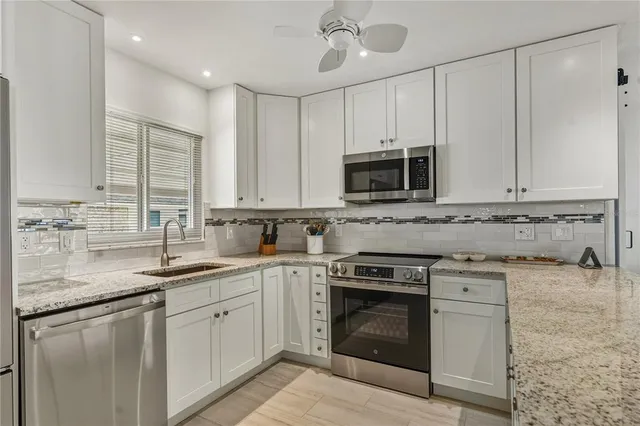 $685,000 | 1900 Benjamin Franklin Drive, Unit V12, Sarasota, FL 34236