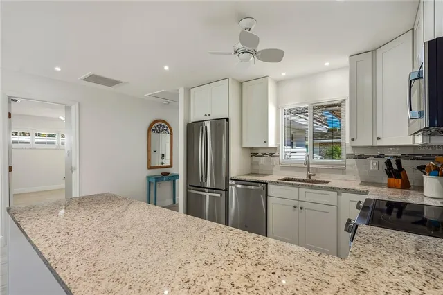 $685,000 | 1900 Benjamin Franklin Drive, Unit V12, Sarasota, FL 34236