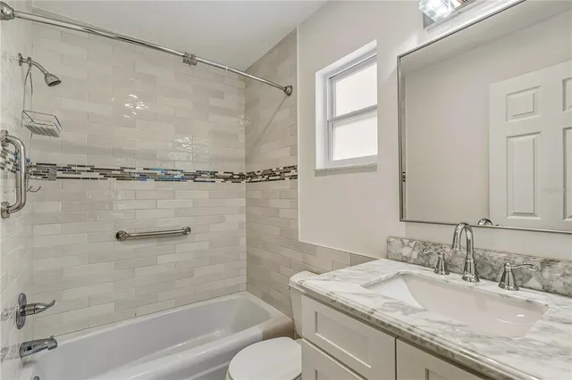 $685,000 | 1900 Benjamin Franklin Drive, Unit V12, Sarasota, FL 34236