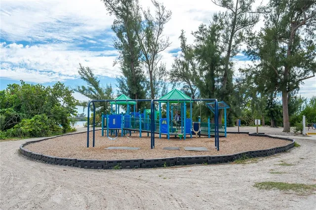 $685,000 | 1900 Benjamin Franklin Drive, Unit V12, Sarasota, FL 34236