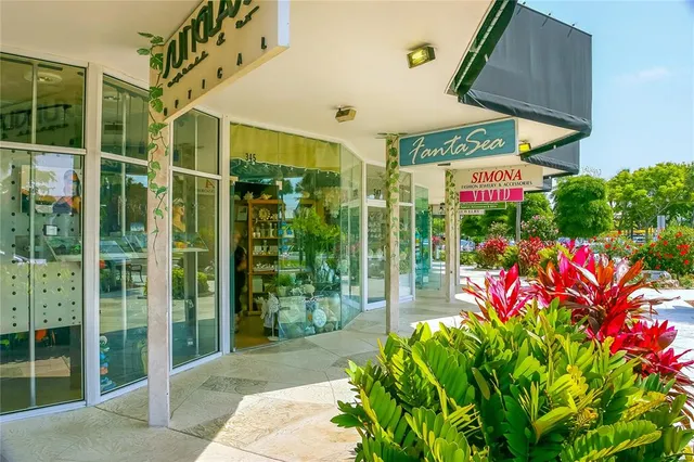 $685,000 | 1900 Benjamin Franklin Drive, Unit V12, Sarasota, FL 34236