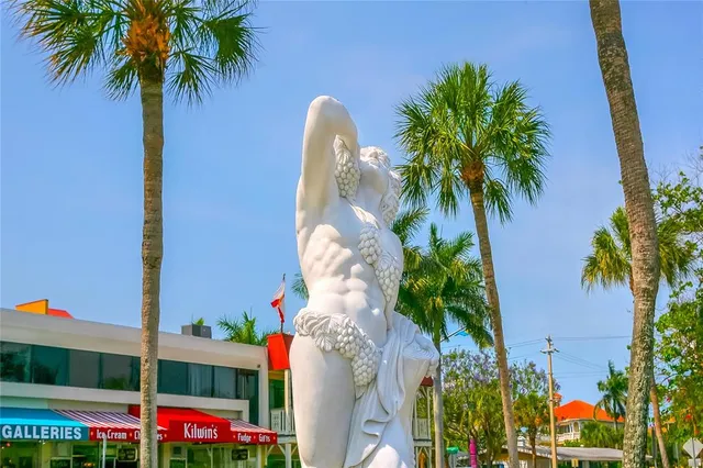 $685,000 | 1900 Benjamin Franklin Drive, Unit V12, Sarasota, FL 34236