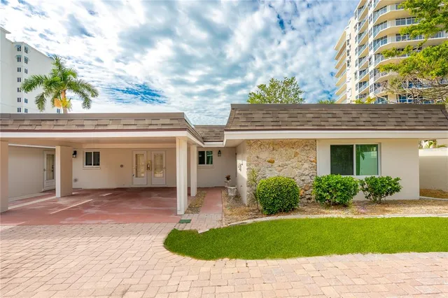 $685,000 | 1900 Benjamin Franklin Drive, Unit V12, Sarasota, FL 34236