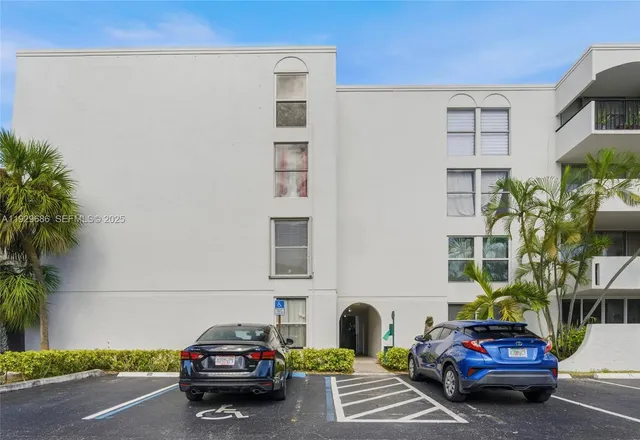 $2,850 | 2160 Southwest 16th Avenue, Unit 120, Miami, FL 33145