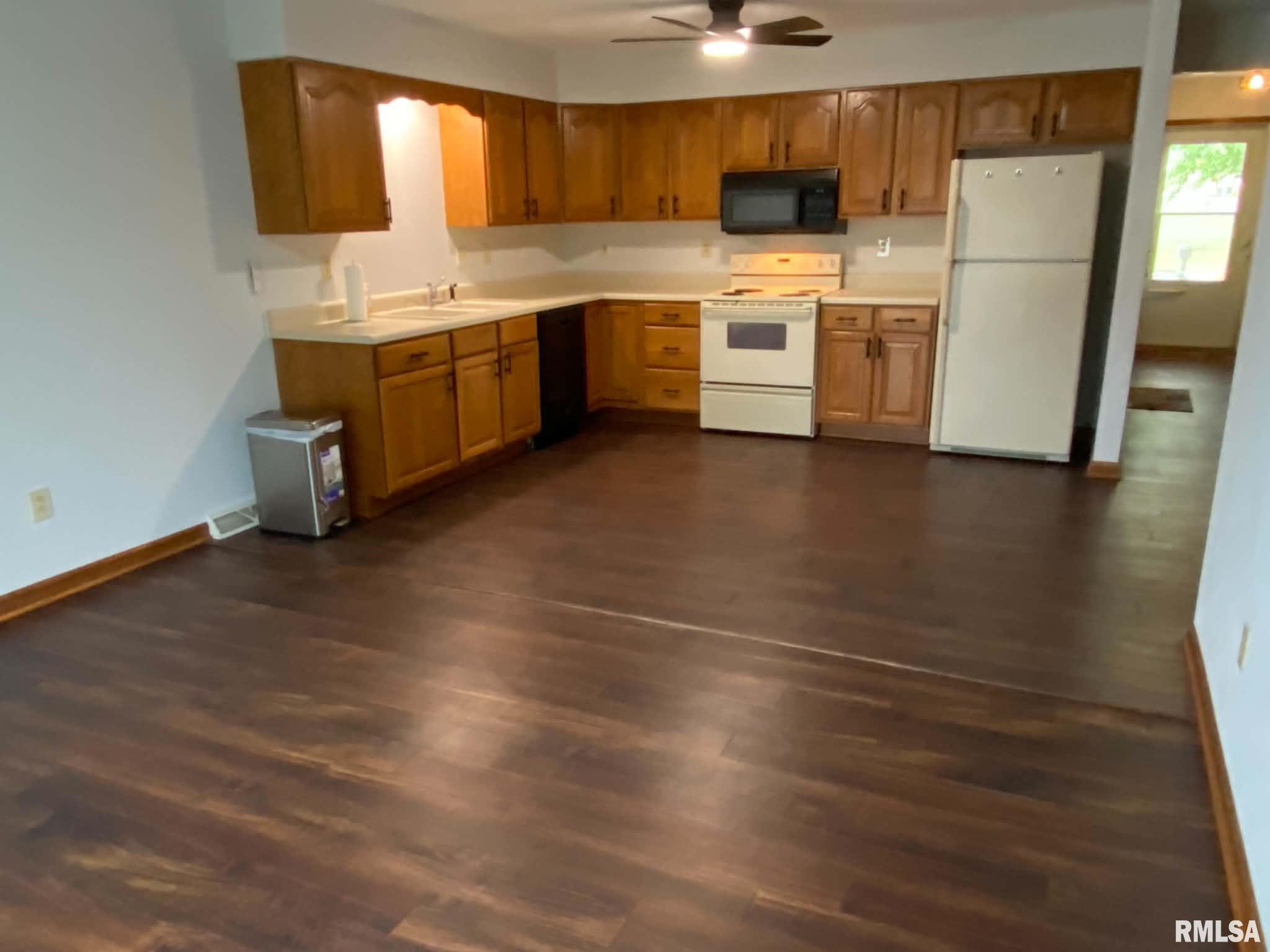 1547 East Myrtle Street Canton, IL 61520 - Photo 7 of 23