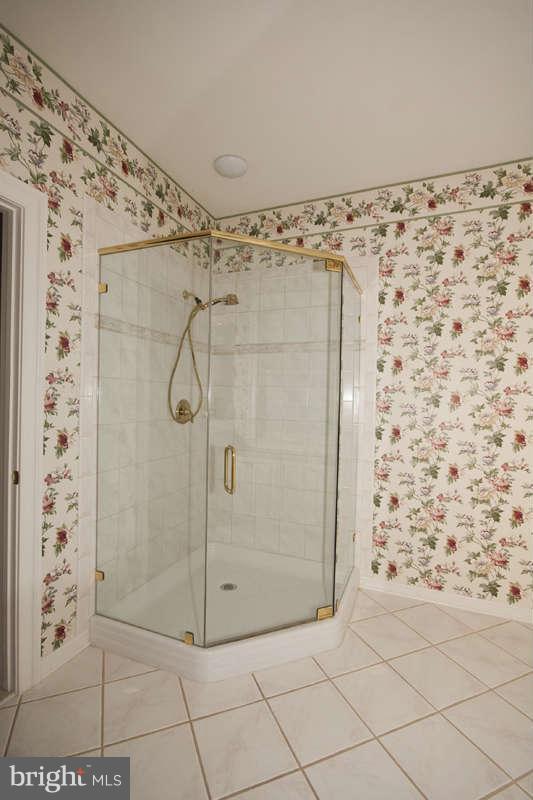 509 Hawkshead Road Lutherville-Timonium, MD 21093 - Photo 13 of 30 Bath (Master)