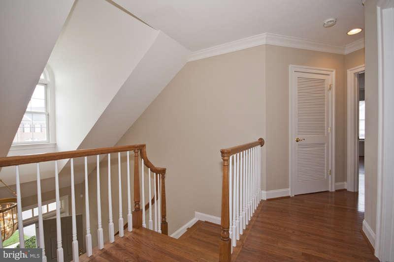 509 Hawkshead Road Lutherville-Timonium, MD 21093 - Photo 18 of 30 Upper Level Hall