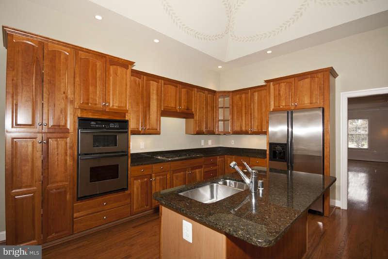 Warm Mid-Tone Cherry Cabinetry/Granite Counters