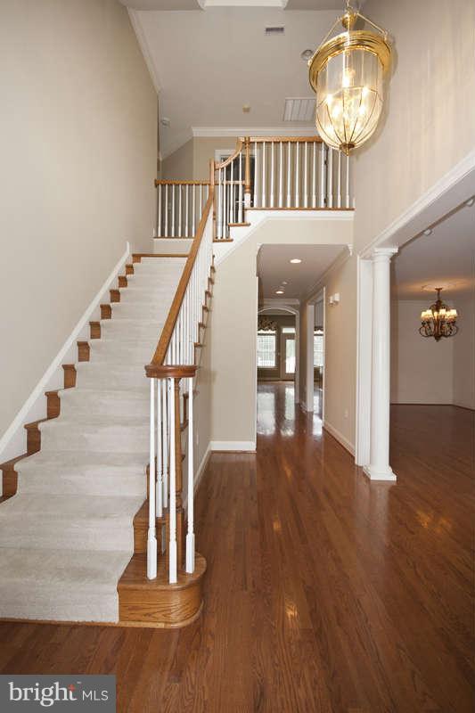Dramatic Entry-Oak Stairs