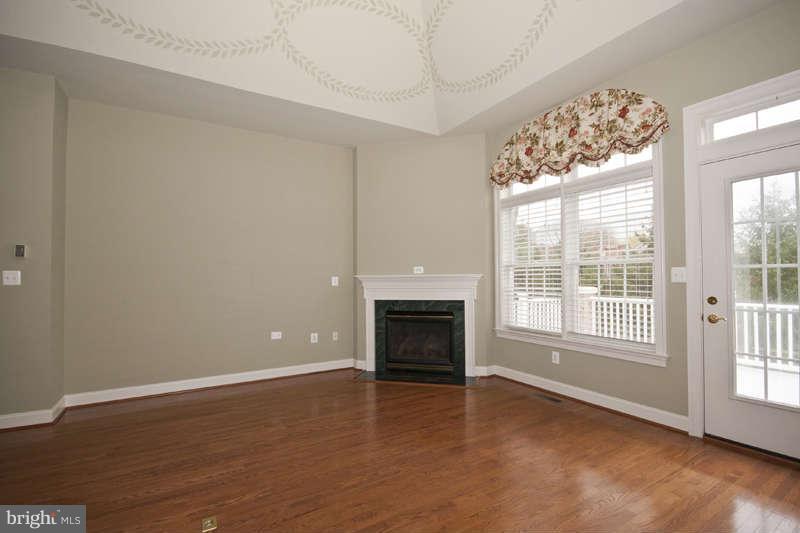 509 Hawkshead Road Lutherville-Timonium, MD 21093 - Photo 8 of 30 Gas FP enhances Family/Great Rm
