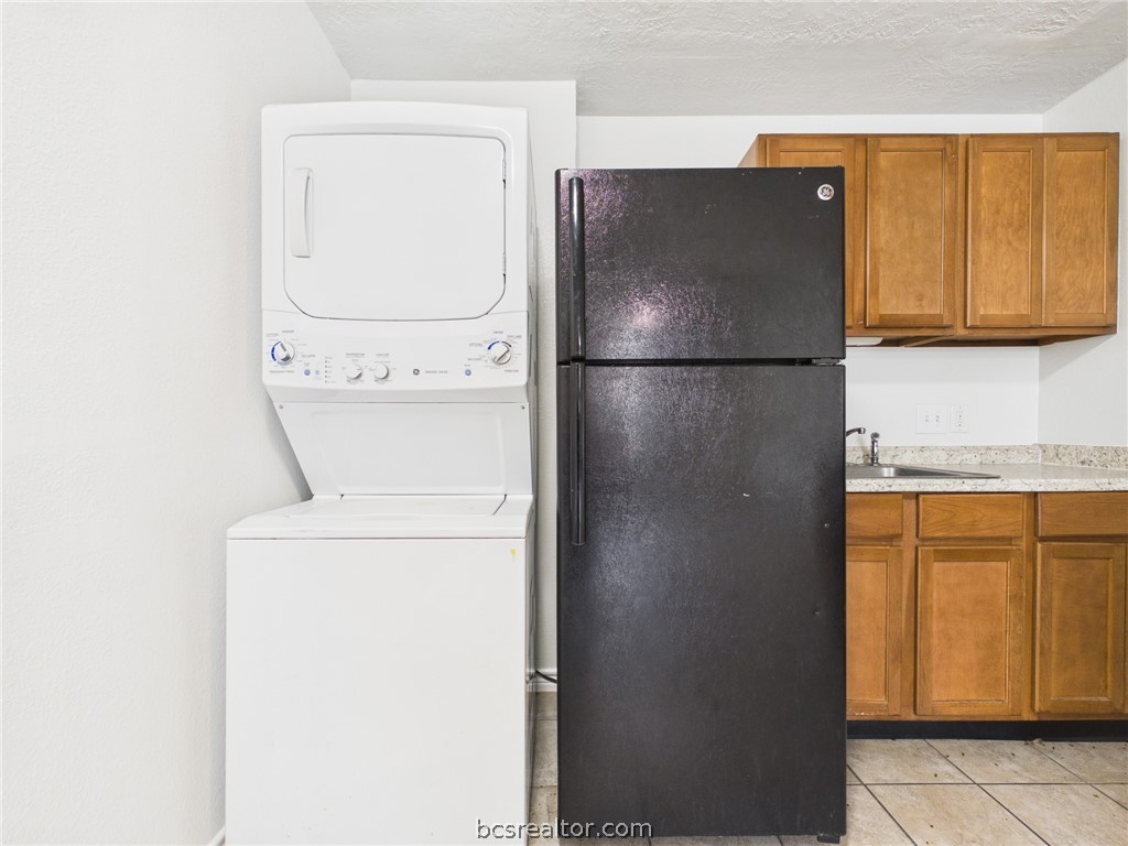 1902 Finfeather Road, Unit B Bryan, TX 77801 - Photo 6 of 15 Gallery Image 6