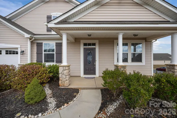 $439,900 | 7902 Meridale Forest Drive, Charlotte, NC 28269