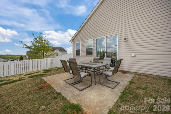 $439,900 | 7902 Meridale Forest Drive, Charlotte, NC 28269