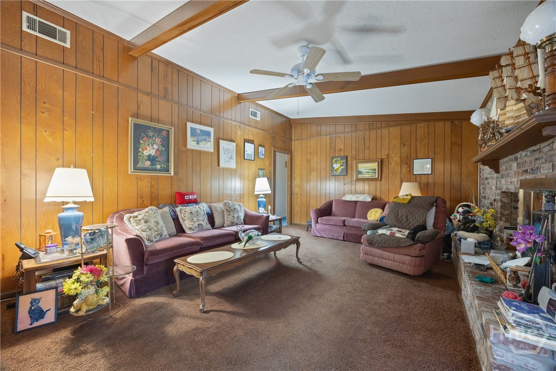 313 Wellington Road Savannah, GA 31410 - Photo 12 of 34 Back living area