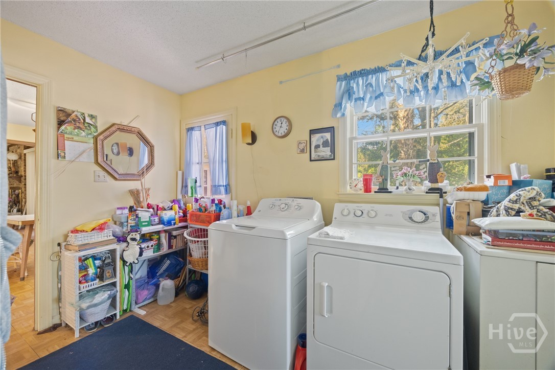 313 Wellington Road Savannah, GA 31410 - Photo 21 of 34 Laundry room