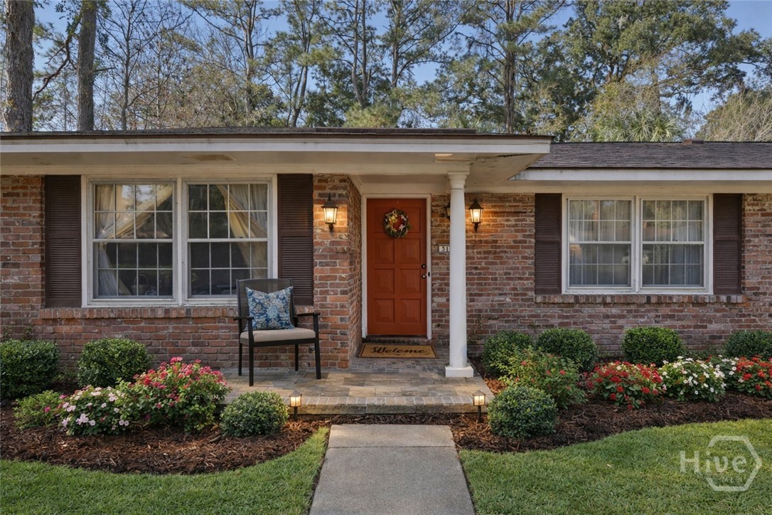 313 Wellington Road Savannah, GA 31410 - Photo 4 of 34 Entryway has lots of potential. Virtually altered.