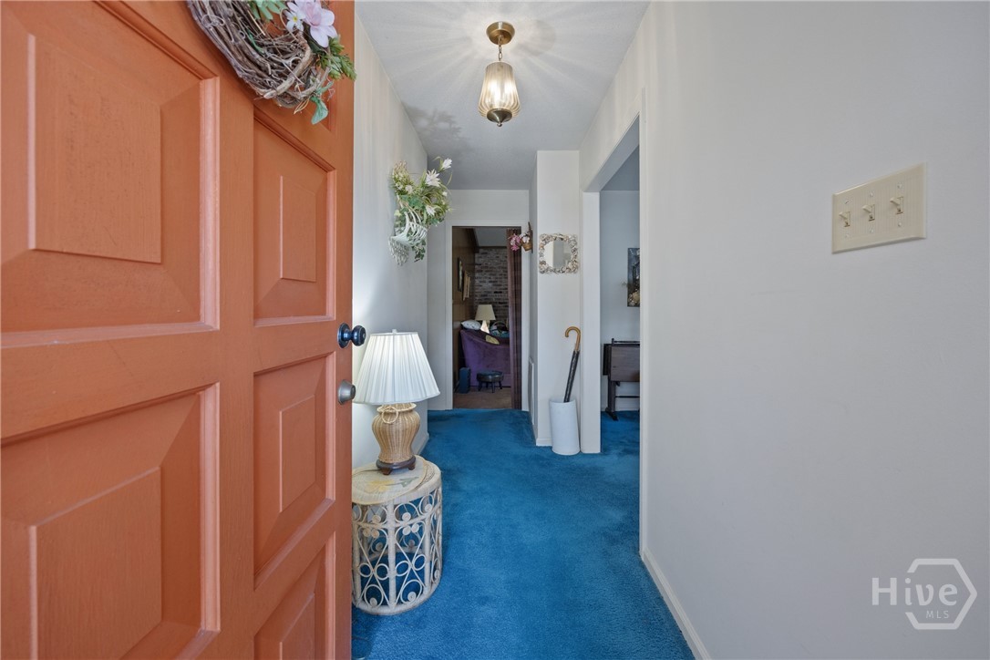 313 Wellington Road Savannah, GA 31410 - Photo 5 of 34 Entryway