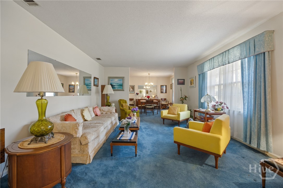 313 Wellington Road Savannah, GA 31410 - Photo 6 of 34 Bright and inviting living area