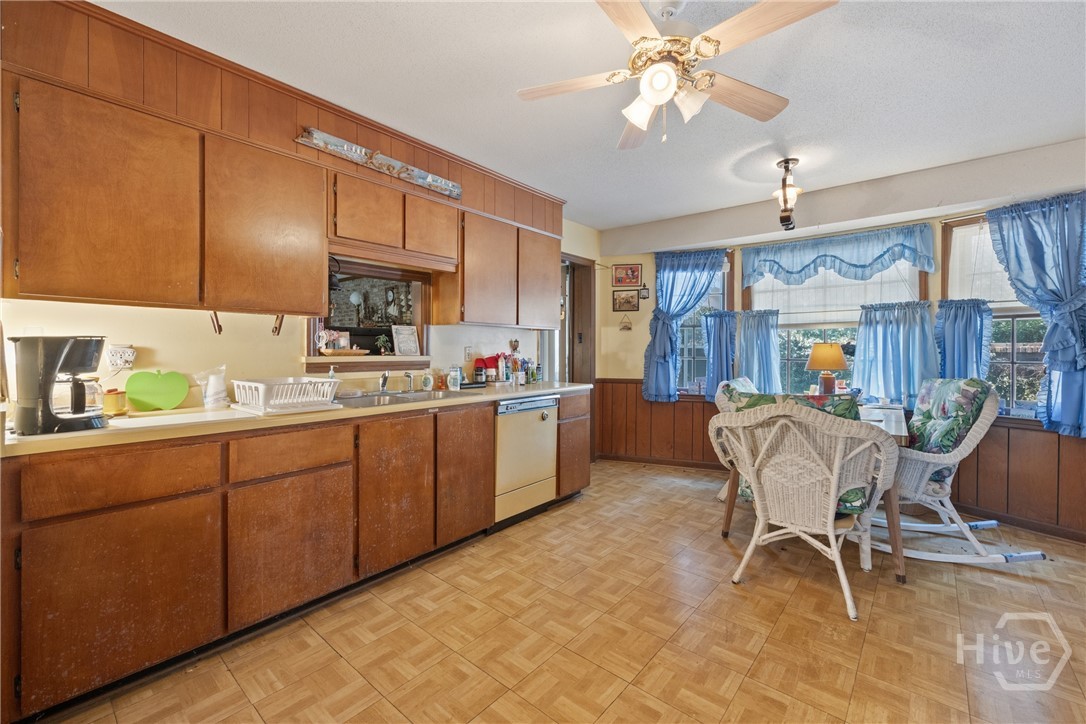 313 Wellington Road Savannah, GA 31410 - Photo 10 of 34 Huge kitchen, full of potential!