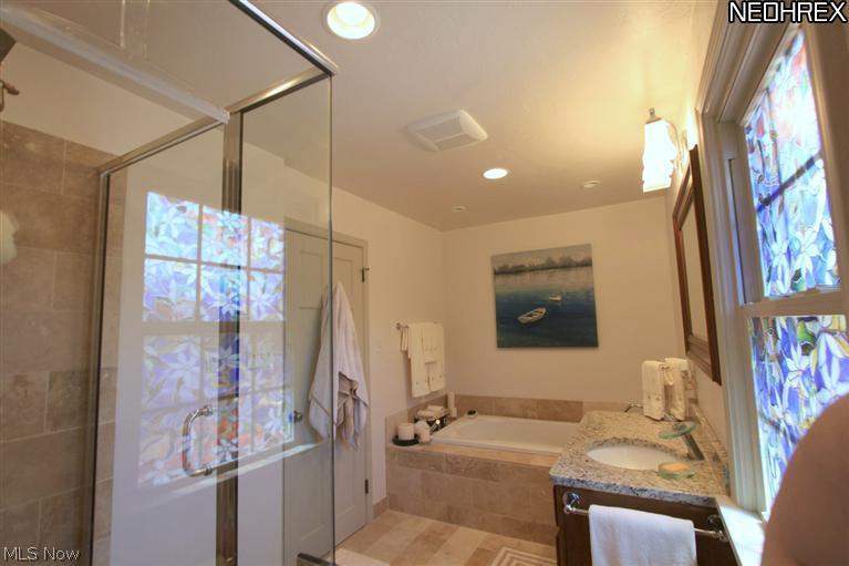 2465 Saybrook Road Cleveland, OH 44118 - Photo 11 of 23