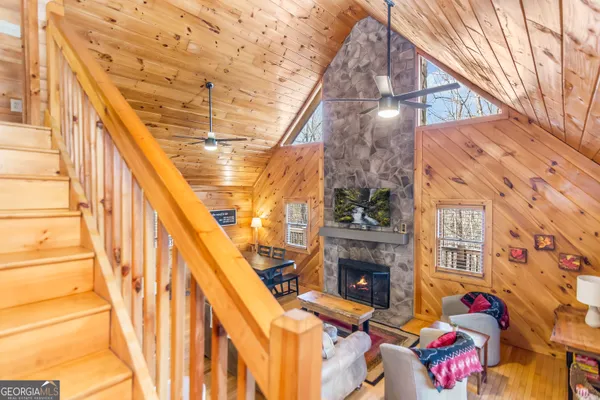 a view of entryway with a front door