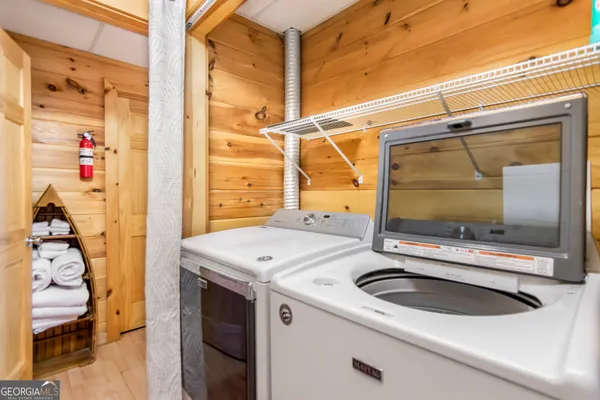 a view of a house with backyard and trees