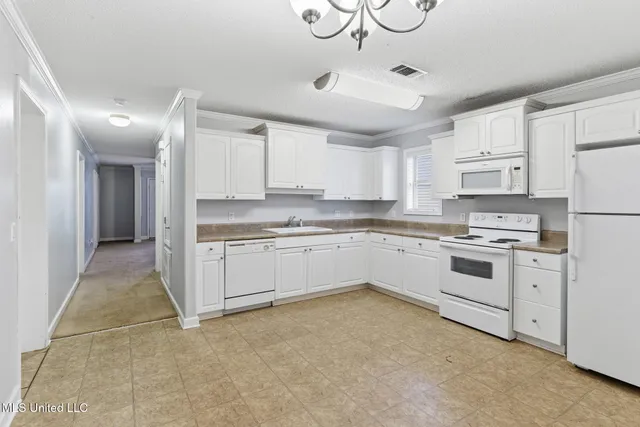 $179,000 | 174 Hawthorne Drive, Hattiesburg, MS 39402