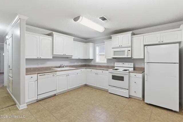 $179,000 | 174 Hawthorne Drive, Hattiesburg, MS 39402