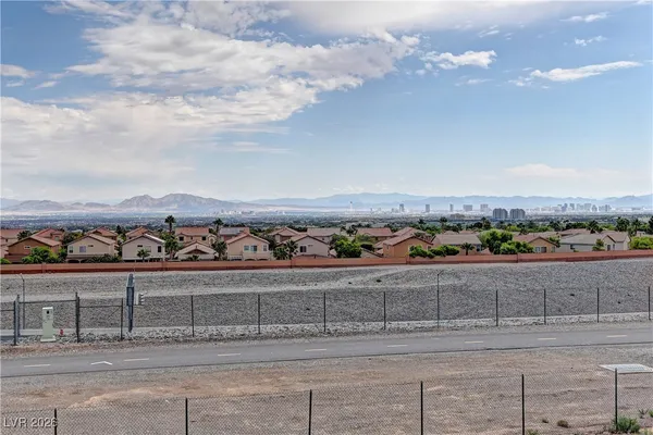 $2,710 | 600 Carriage Hill Drive, Unit 1123, Las Vegas, NV 89138