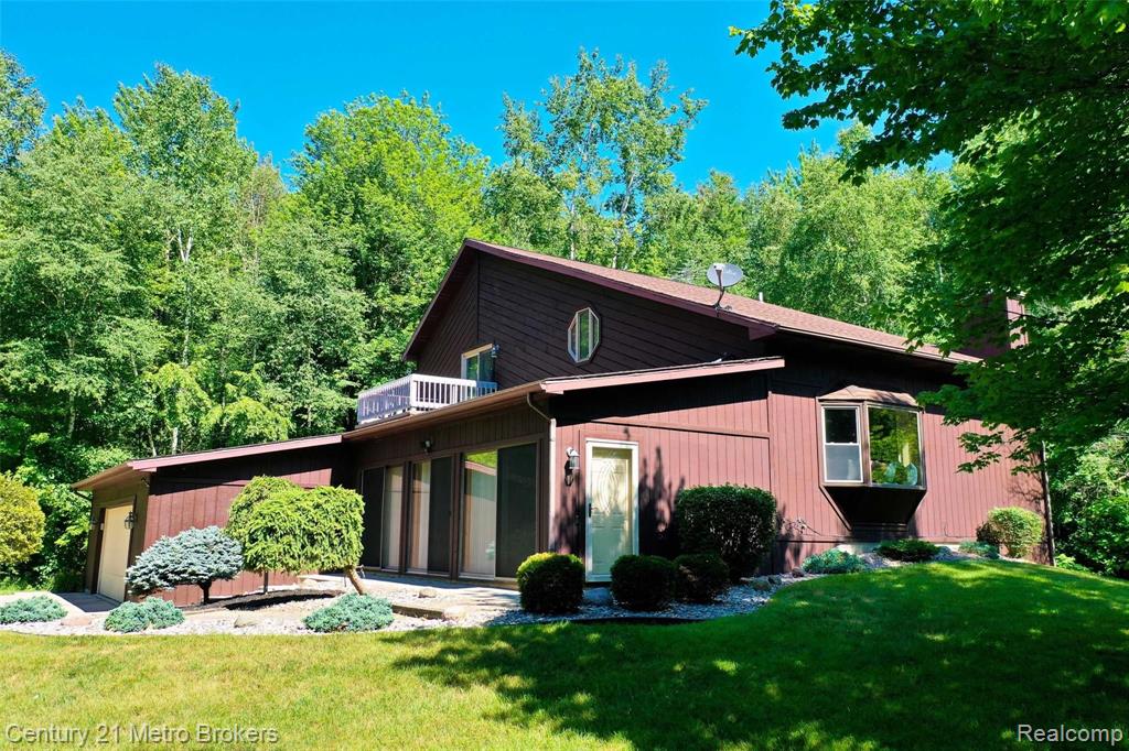 9341 Pettit Road Birch Run, MI 48415 - Photo 2 of 76