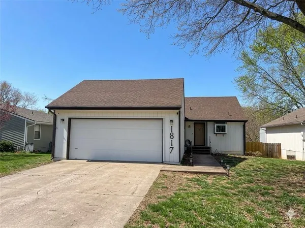 $339,900 | 1817 Northeast Gatewood Drive, Lee's Summit, MO 64086