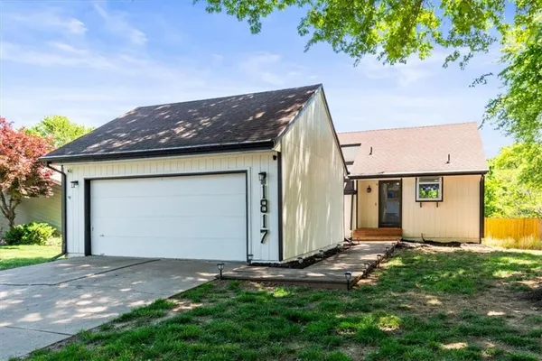 $339,900 | 1817 Northeast Gatewood Drive, Lee's Summit, MO 64086