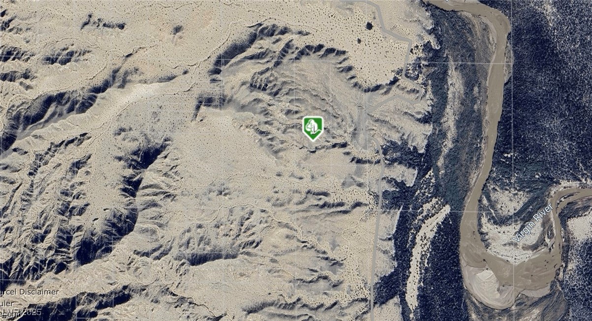 Birds eye view of property featuring a desert view