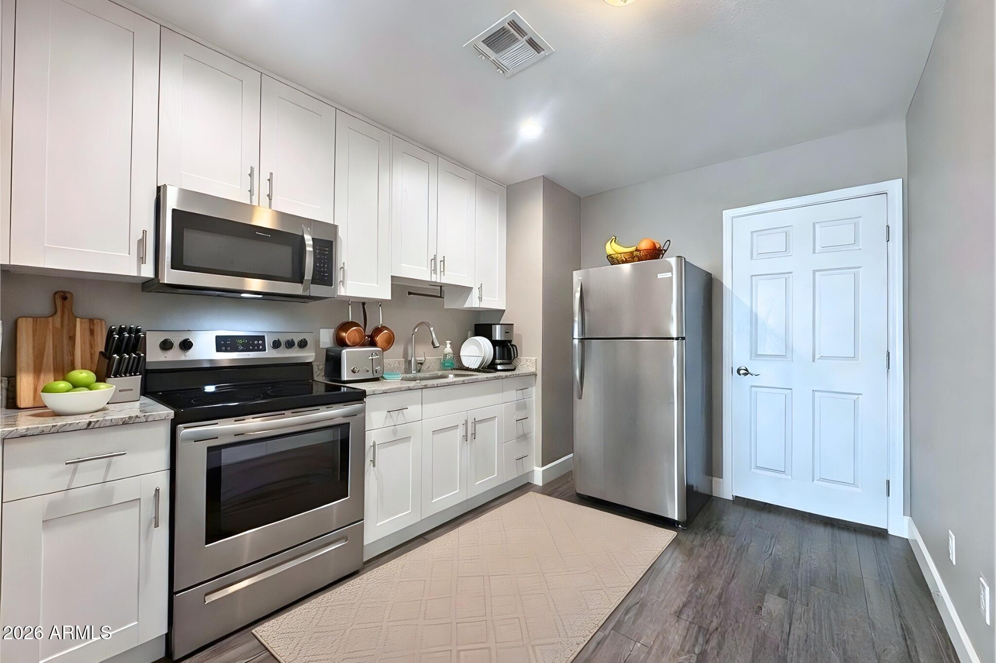 550 West 9th Street, Unit 4 Mesa, AZ 85201 - Photo 4 of 11 Photo #4